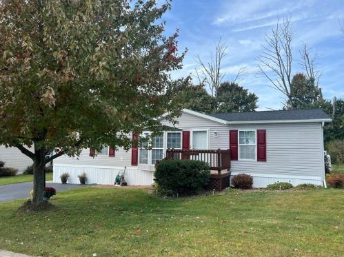 4224 Independence Ln, Walnutport, PA 18088-9783