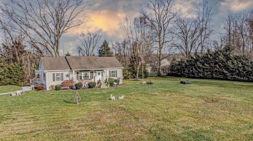 112 Ivy Ln, West Newton, PA 15089-1218