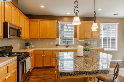 1169 Syracuse Ln, Manteca CA  95336-2990 exterior