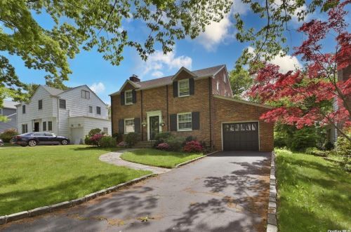 37 Cary Rd, Great Neck, NY 11021-1517