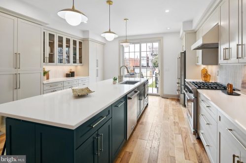 1613 Capitol St, Washington DC  20003-1620 exterior