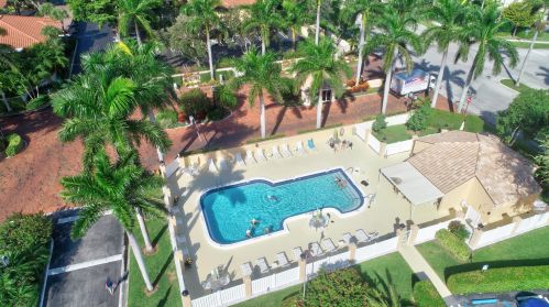 134 Harbor Cir, Delray Beach FL  33483-8005 exterior