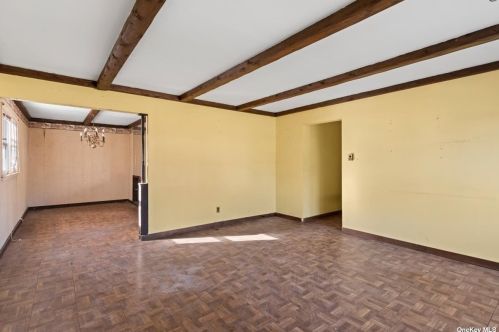 18 Kunen Ave, Bethpage, NY 11714-1504