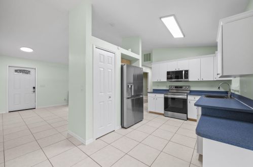 462 Mainsail St, Fort Pierce FL  34983-1265 exterior