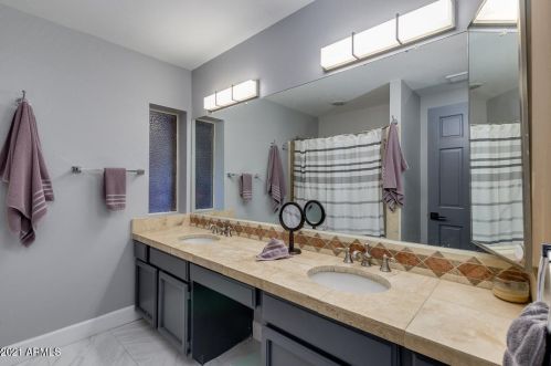 7204 Paradise Dr, Scottsdale AZ 85260-5436 exterior