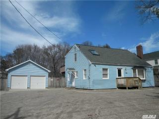 574 Granny Rd, Gordon Heights, NY 11763-4801