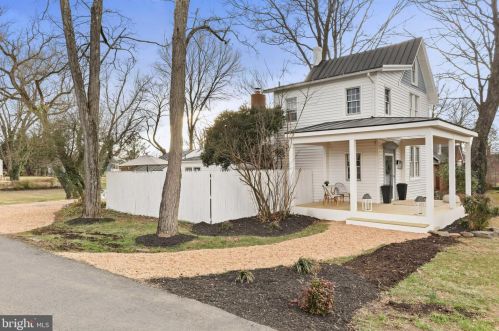 154 Colonial Hwy, Hamilton VA  20158-9013 exterior