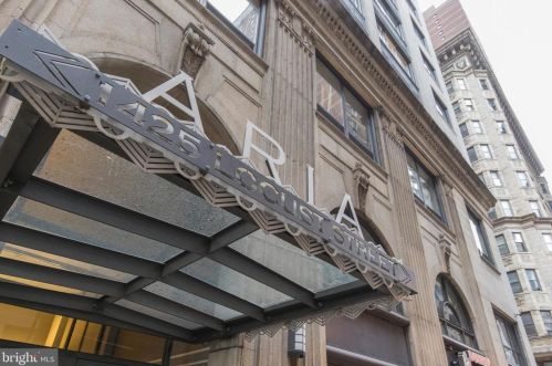 1425 Locust St, Philadelphia PA  19102-3832 exterior