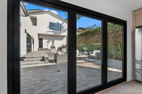 1855 Frankfort St, San Diego CA  92110-3514 exterior