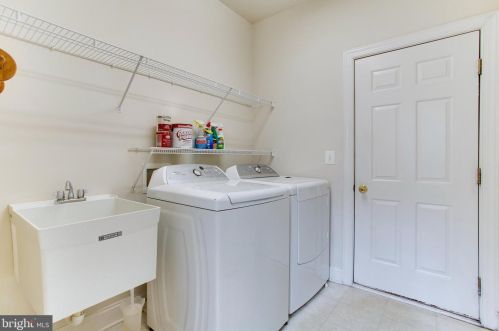 5594 Tucson Ct, Haymarket VA  20169-3145 exterior