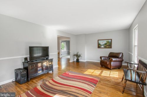 13 Carriage Dr, Downingtown, PA 19335-1539
