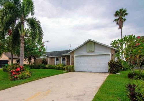 642 Hillsboro Cir, Fort Pierce, FL 34953-3337