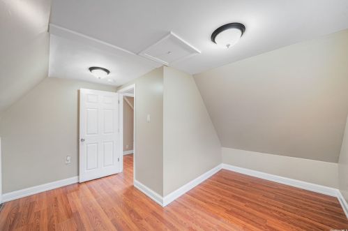428 Oak Neck Rd, West Islip NY  11795-3614 exterior