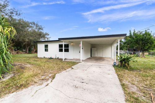 858 Kanner Dr, Fort Pierce, FL 34982-6431