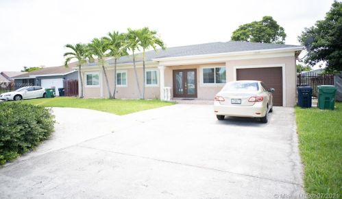 16634 104th Ct, Miami, FL 33157-3027