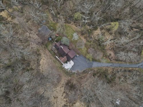 18 Anderson Rd, Clinton, NJ 08809-1047