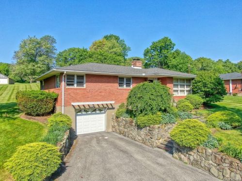 9 Cross Rd, Marlborough, NY 12542-6010