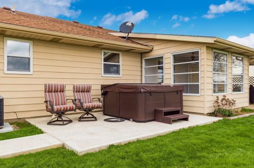 391 Waverly Ave, Washington Ch OH  43160-2464 exterior