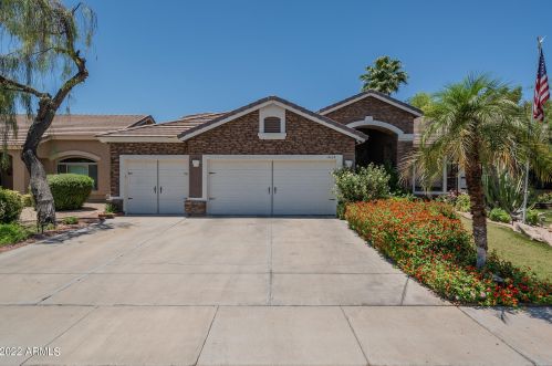1064 Palomino Crk Dr, Gilbert AZ 85296-3727 exterior