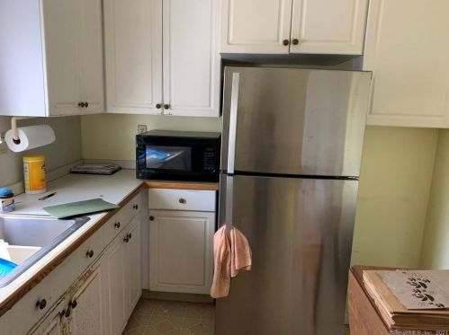 32 Devon Dr, Manchester, CT 06040-3810
