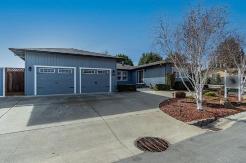 260 Donald Dr, Hollister, CA 95023-6308