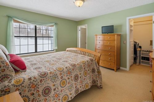 111 Jonathan Dr, Mahopac NY  10541-2209 exterior