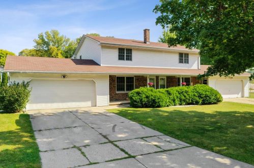 3287 Peterson Rd, Green Bay, WI 54311-7238