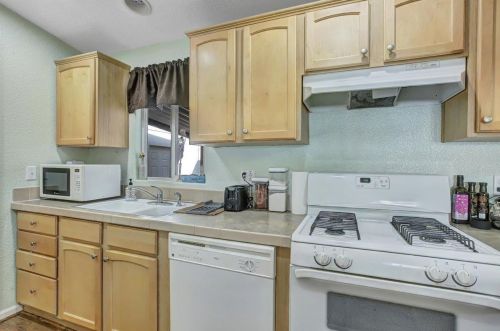 10 Wendy Cir, Grass Valley CA  95945-7037 exterior