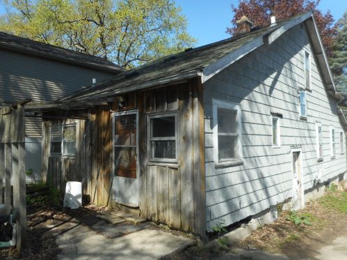 25621 Wind Lake Rd, Waterford, WI 53185-2237