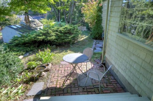 124 Green End Ave, Middletown RI  02842-7007 exterior