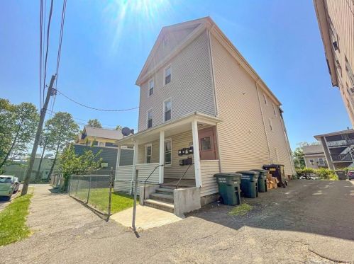 49 White St, Bridgeport, CT 06610-2749