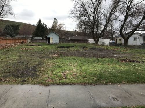 216 Elizabeth St, Milton Freewater, OR 97862-1050