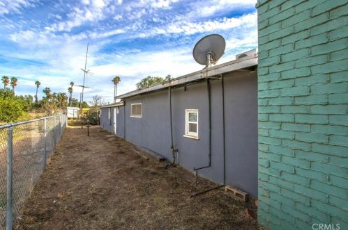 8435 Mission Blvd, Riverside CA  92509-2976 exterior