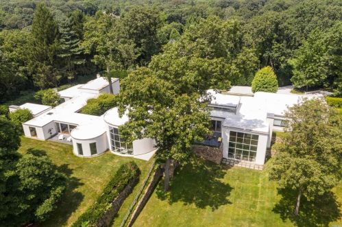 140 Round Swamp Rd, Huntington Station, NY 11747-1903