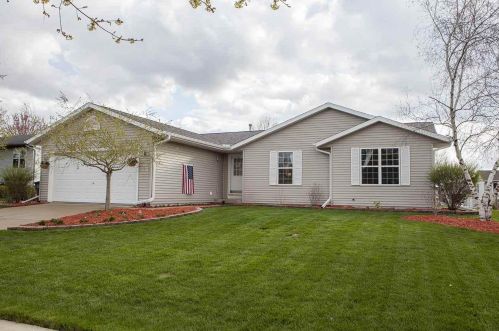 217 Oakbrook Dr, Lake Mills, WI 53551-1941