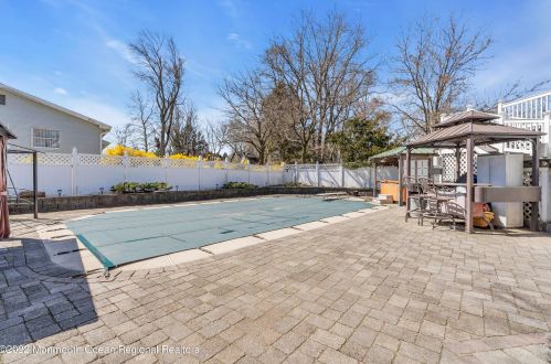 17 Dogwood Dr, Jackson Twp NJ  08527-1342 exterior