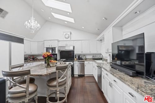3511 Berry Dr, North Hollywood CA  91604-3862 exterior