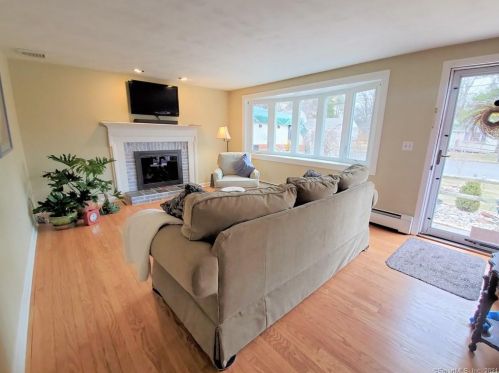 4 Jude Rd, Plainville, CT 06062-1118