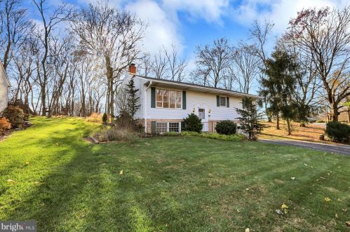 7165 Chambers Hill Rd, Harrisburg, PA 17111-5110