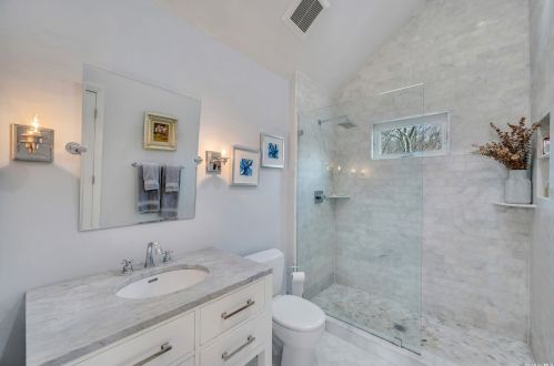 142 Reynolds Rd, West Islip NY  11795-2917 exterior