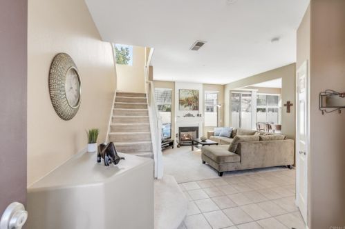 1896 Jamaica Way, Vista, CA 92081-7013