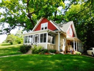 303 Stoughton Rd, Edgerton, WI 53534-1132