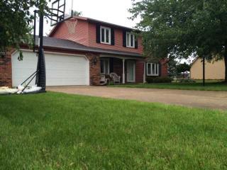 205 Meadow Ln, Hicksville, OH 43526-1151