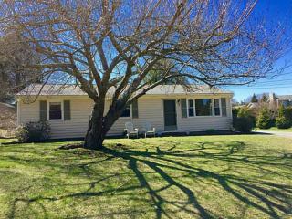 3 Normand St, Bristol, RI 02809-4714