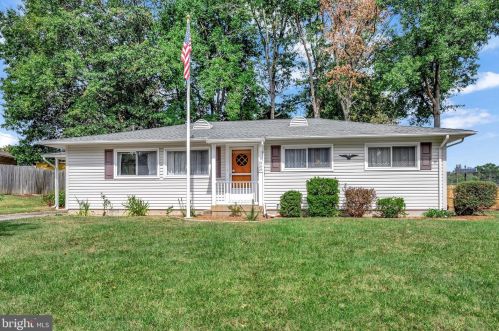 900 Regency Rd, Woodbridge, VA 22191-1317