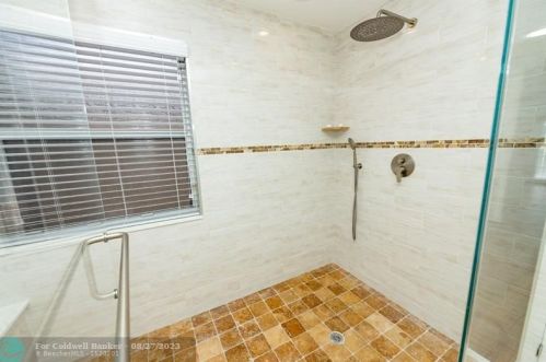 3375 181st Ter, Hollywood FL  33029-1633 exterior