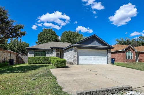 10108 Lone Eagle Dr, Fort Worth, TX 76108-4108