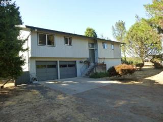 1436 Colonial Rd, Roseburg, OR 97471-9797