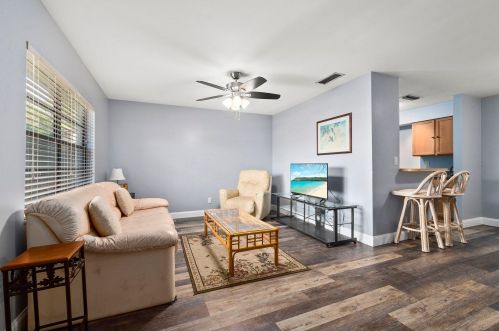 6038 Indrio Rd, Fort Pierce, FL 34951-3208