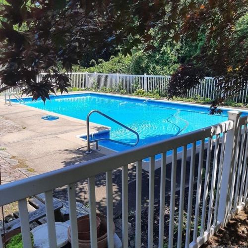 561 Spindle Hill Rd, Waterbury, CT 06716-1105